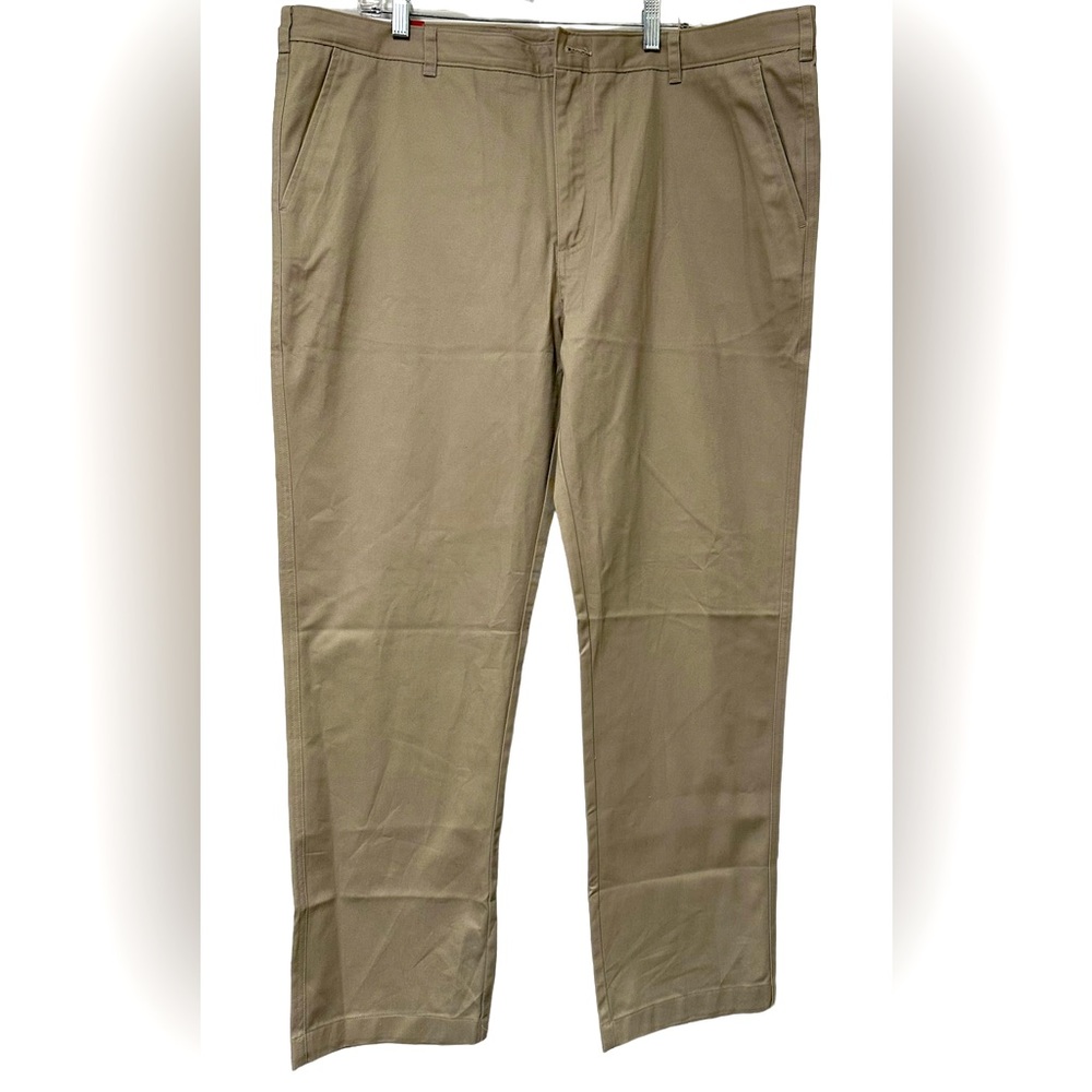 NWT - Izod Flat front straight fit men’s pant